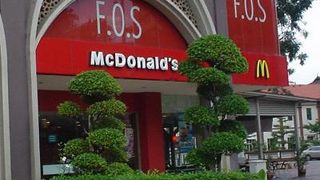 宿に近い、フリーワイファイでネット三昧できるマック