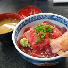 まぐろ漬丼です