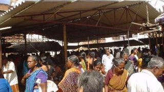 たいした商店のないカニャクマリで見つけた市場