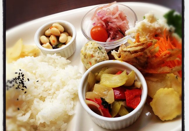 野菜中心のカフェ。