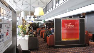 香港国際空港内の24時間営業ラウンジ