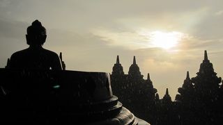 ボロブドゥール寺院からの日の出！！