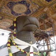 大きなナンディ牛像のある信じられないヒンズー寺院、ブラハーディシュワラ寺院