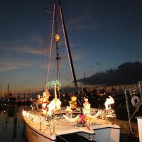 ホテル前のハーバーにて