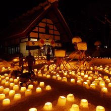 神社でおみくじもひけます