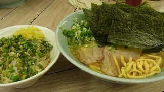 こってり系太麺のラーメンが本当に美味しいです。