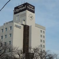 鳥取駅から大通り北へ歩くと川を渡ったところ右手にあります。