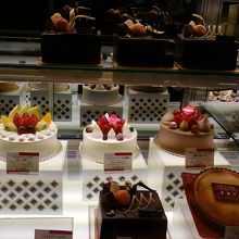 夢を見ているかのように美しいケーキ