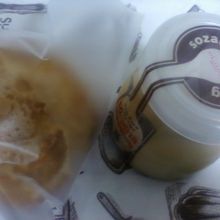 いちごのクリームの入ったシュークリームと和三盆のプリン