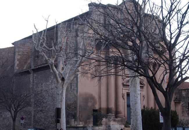 アルル旧市街の南側の城壁に建てられている礼拝堂