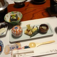 お料理の前菜。お酒が進みます。