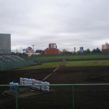 勝利チームの校歌斉唱