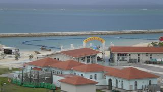 広々した人工ビーチ♪