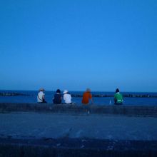 奉奠祭前の浜辺の防波堤