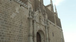 彫刻や装飾が美しいサンファンデロスレイエス教会