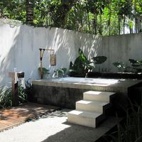 屋外のお風呂（屋根ありません！）