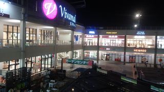 関西初の「ビバモール」があるのがここ　電気自動車の充電スタンド有り