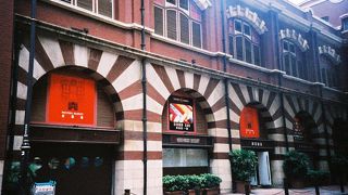 外観と内観の雰囲気が異なるマーケット