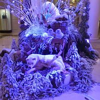 ロビーには、降誕祭まで(たぶん)の飾り付けがあります。