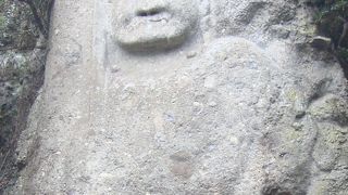 鬼の石段伝説が残る感動の磨崖仏！