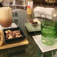 ロビーのラウンジでのお茶風景。