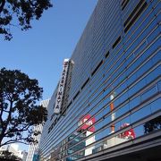 横浜駅直結の大型百貨店