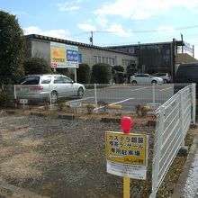 駐車場・お店の裏手は工場