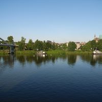 部屋の内より対岸をのぞむ