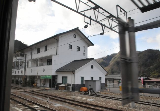 平岡駅に併設