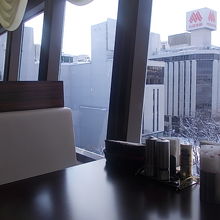 景観が楽しめる客席の様子