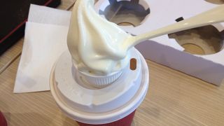 一口ソフトクリームとコーヒー