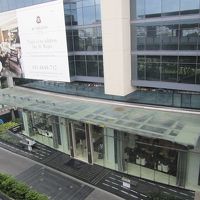 BTSの駅から見たホテル外観