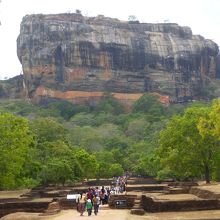 巨大な岩が迫力満点！