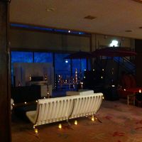 ロビーには竹とうろうにろうそくの火がともされてます。