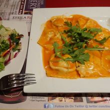 エビのラビオリ。ソースがめちゃ旨い。