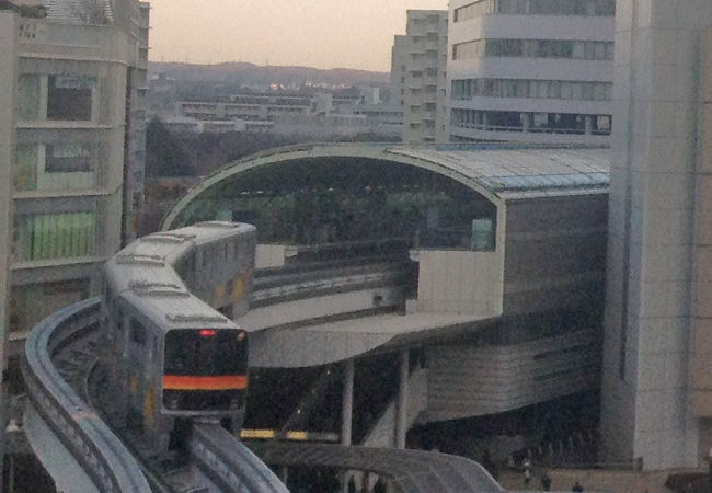 立川北駅は、伊勢丹、ロフト、高島屋に隣接しています