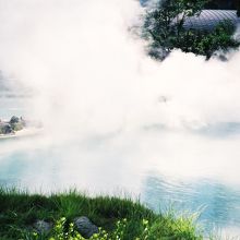 白と青が混ざったような色です