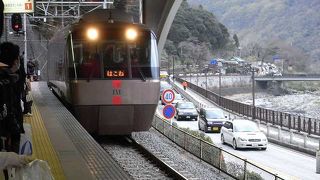 箱根観光の拠点。駅前はいつも混雑。
