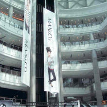 中央の広い吹き抜け。