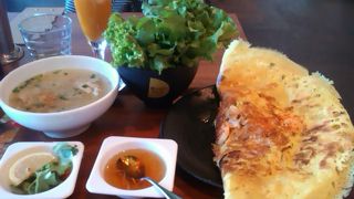 名の通りバインセオが美味しいお店