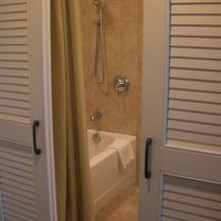 シャワーは可動式