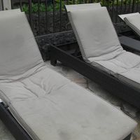 プールのビーチベットはマットが敷いてありフカフカ