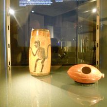 カカオの形の器。古代文明の物のよう・・・