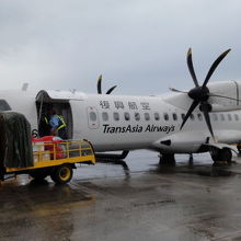 朝は松山空港からプロペラ機で花蓮まで飛んで