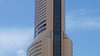 駅前の高層ビル