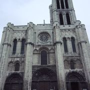 フランス王家が眠るゴシック誕生の大聖堂　サン　ドニ大聖堂