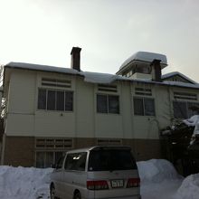 湯元館は洗い場奥の浴槽がちょっとぬるめです