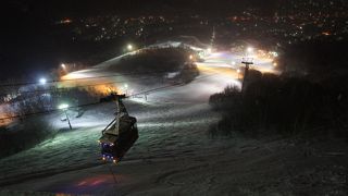 夜景がよく見えるよう内部の照明はありません
