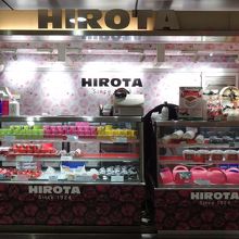 表参道らしいデザインの店構え