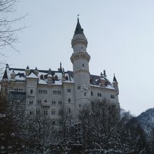 坂を下る途中で。